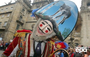 От таможенного контроля пытались скрыть карнавальные костюмы и игрушки