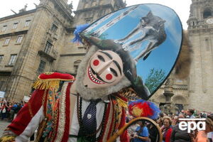 От таможенного контроля пытались скрыть карнавальные костюмы и игрушки