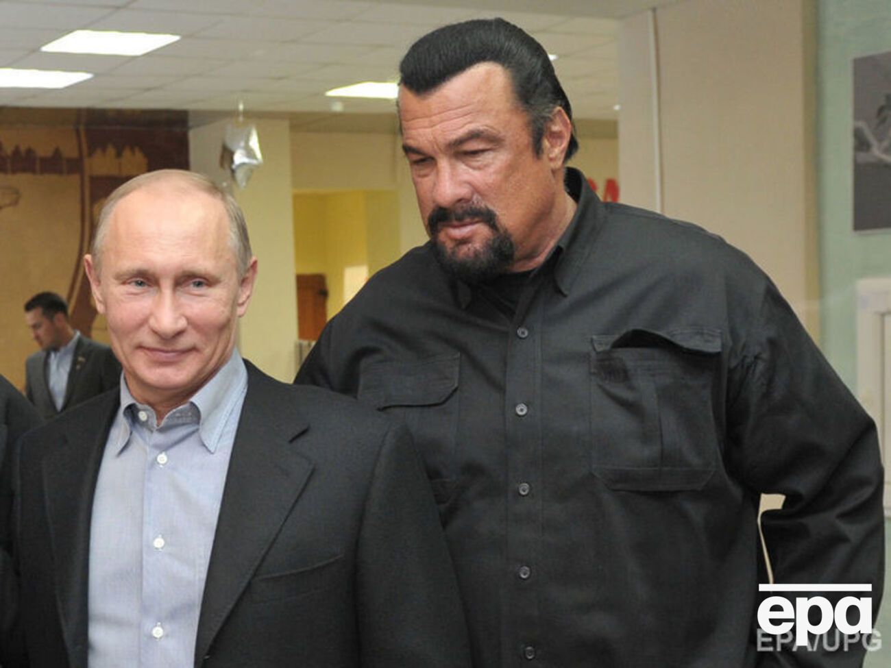 Путин предоставил Сигалу российское гражданство