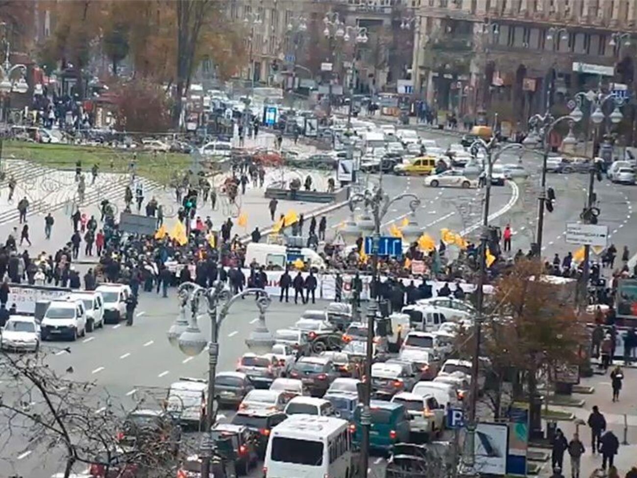 Активисты перекрывали движение автомобилей по центральной улице Киева