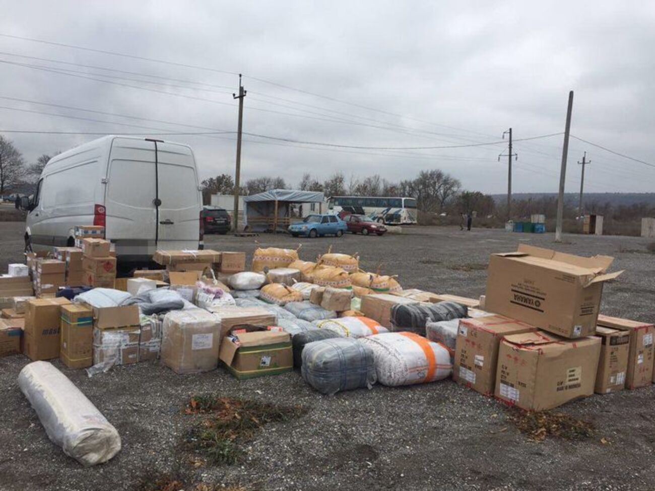 Водитель автомобиля по заказу боевиков пытался нелегально переправить товары на временно оккупированные территории