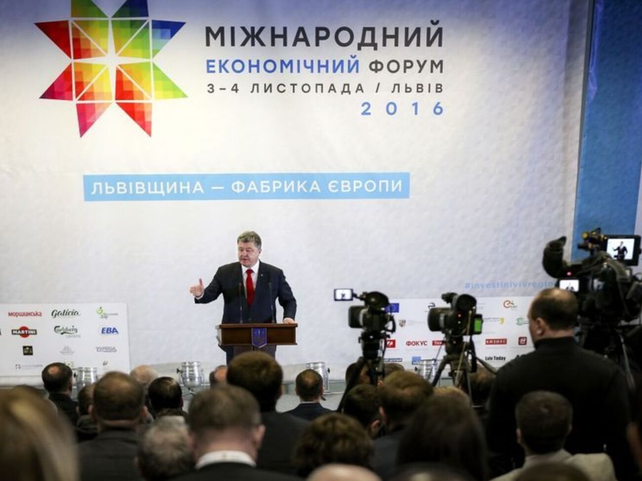 Порошенко: Несмотря на войну, мы построили экономически крепкую независимость нашего государства