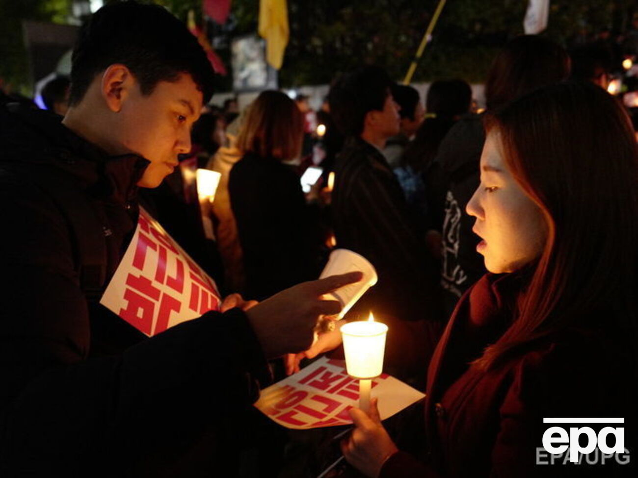 Участники протестов требуют отставки президента Южной Кореи