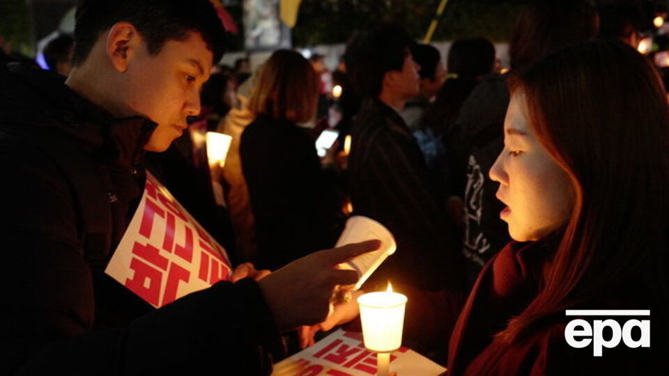 Участники протестов требуют отставки президента Южной Кореи