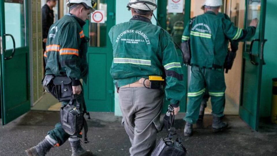 Поиски горняков продолжаются