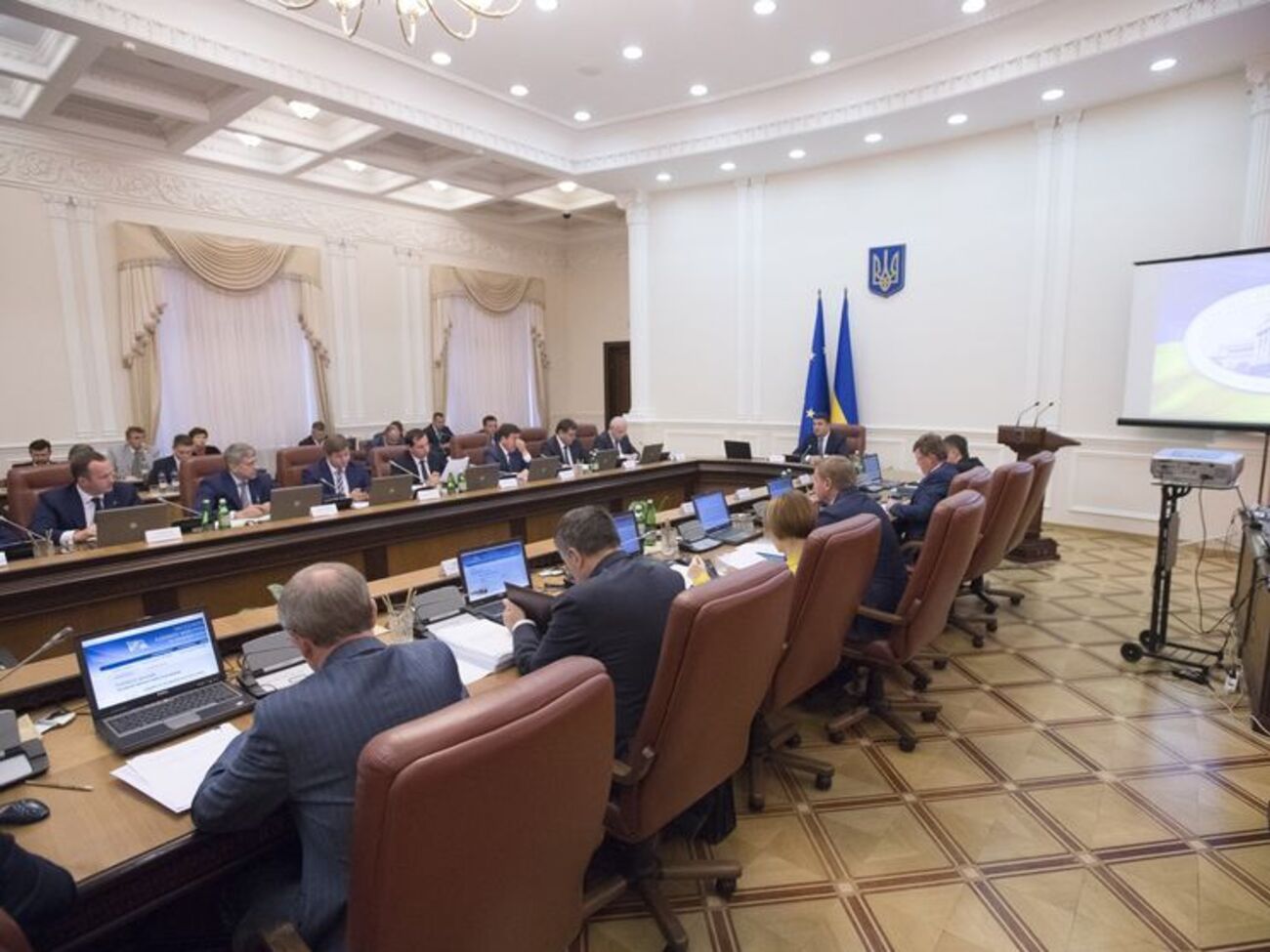 Платежи будут начисляться по средним показателям домов со счетчиками тепла