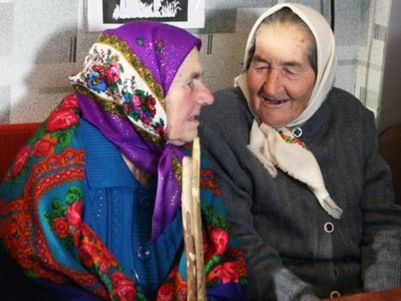 Казацкие песни Днепропетровской области исполняют три группы певцов: "Криница", "Богуславочка" и "Первоцвет"