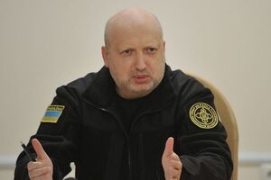 Турчинов считает необходимым ввести визовый режим с РФ