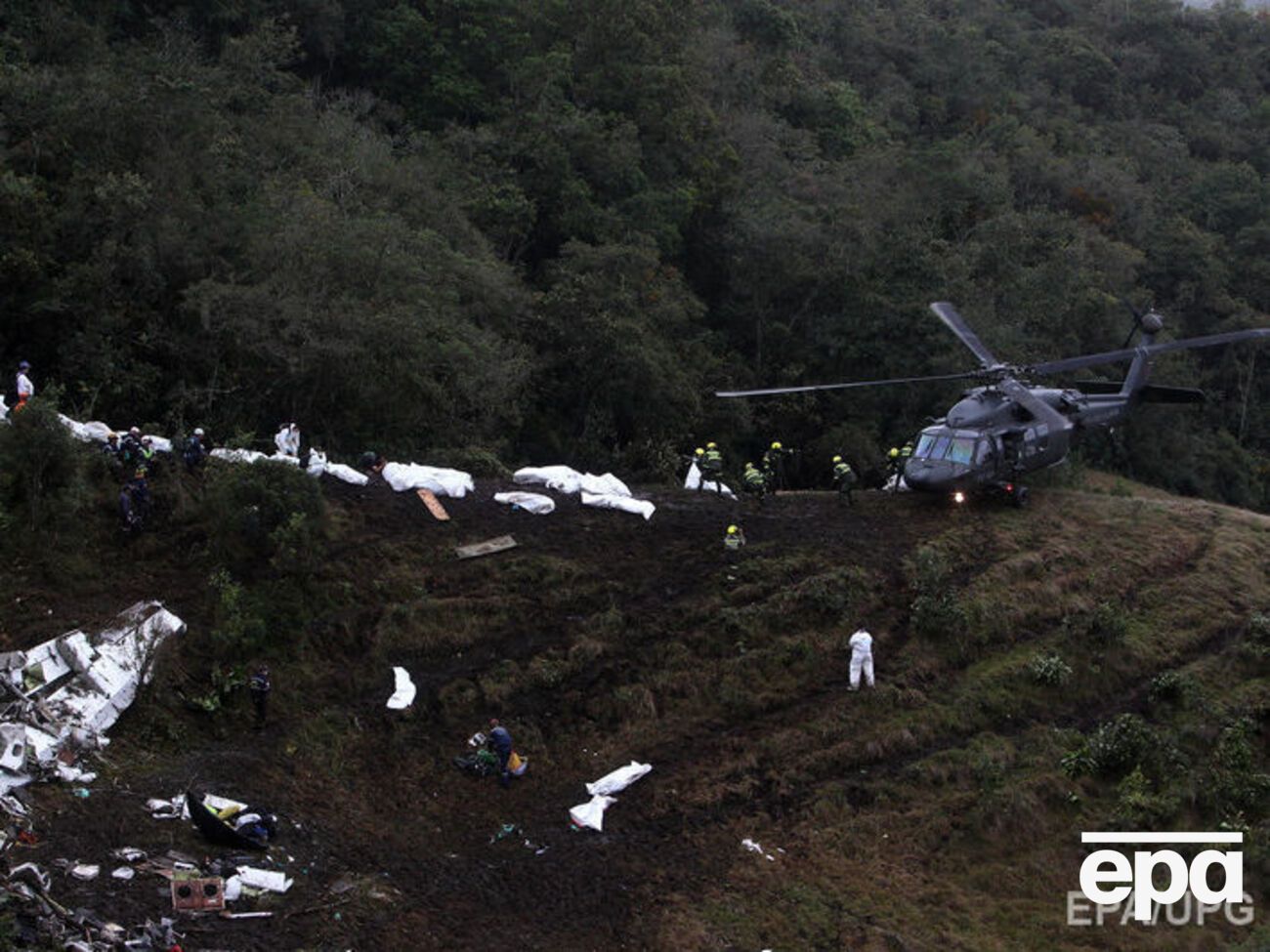 Самолет перед крушением был вынужден летать вокруг аэропорта