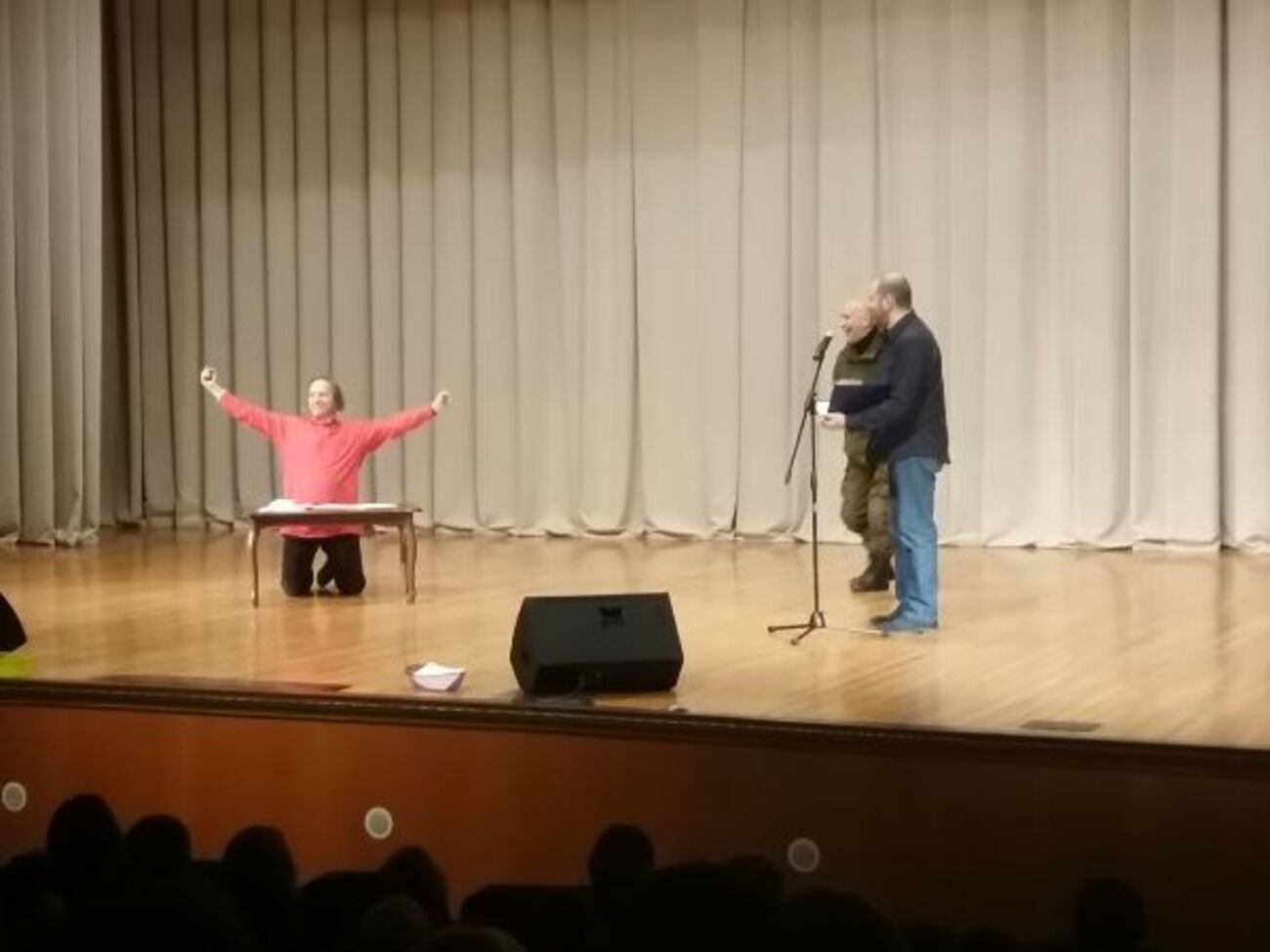 Охлобыстин писал заявление на гражданство фейковой республики на коленях