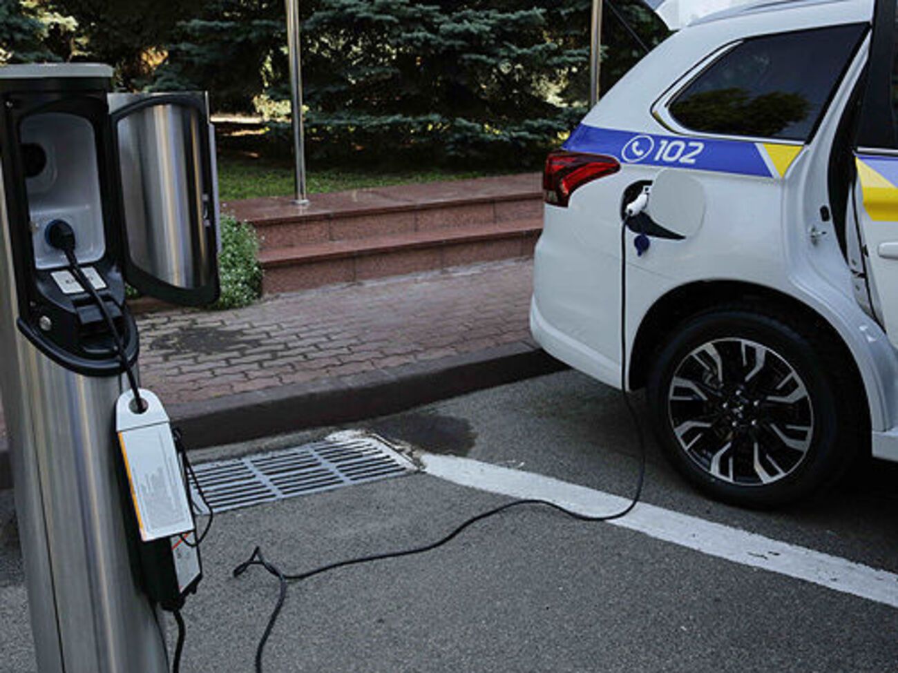 В МВД ожидают существенную экономию топлива после закупки гибридных кроссоверов