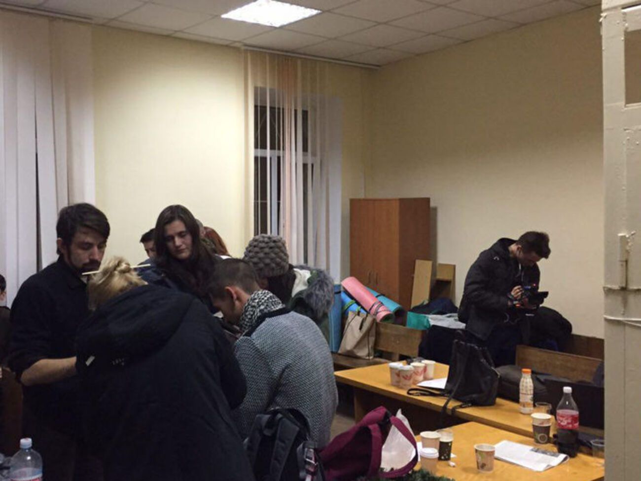 Протестующие решили остаться на ночь в зале заседаний киевского суда