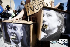 По информации разведки США, Москва будет пытаться "создать путаницу среди избирателей", обвиняя избирательные штабы Клинтон и Трампа в нарушениях закона