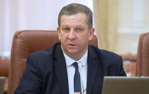 Александр Рева вместо повышения сотрудникам зарплат провел банкет, отмечает издание