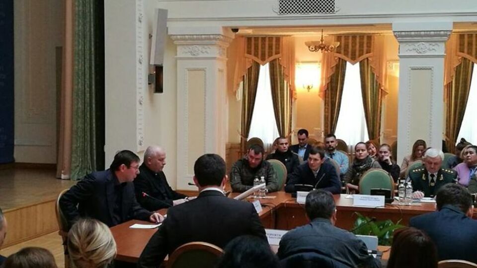 Луценко провел встречу с родственниками героев Небесной сотни