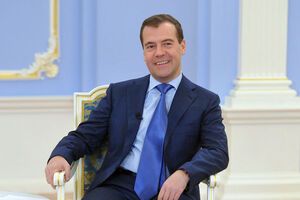Медведев: России все равно, кто будет президентом США