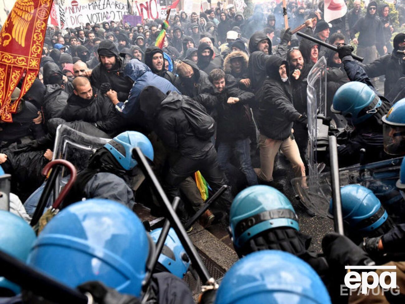 В Италии антиправительственная демонстрация переросла в столкновения