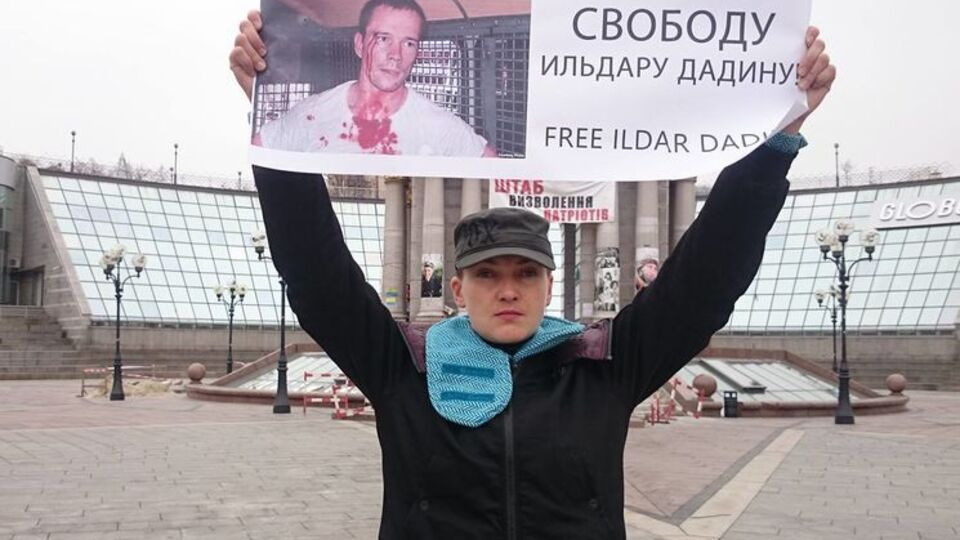 Савченко требует освободить Дадина