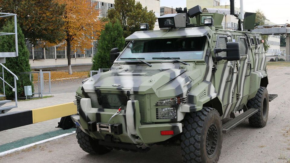 Беспилотник разработан на базе армейского бронированного автомобиля "КрАЗ-Спартан"