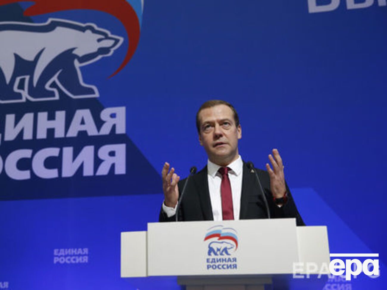 Медведев заявил, что спокойно относится к обвинениям по поводу вмешательства РФ в выборы США