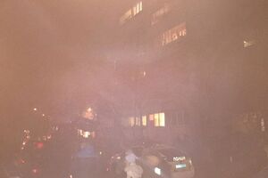 Полиция и пожарные оперативно подъехали к дому, где произошло ЧП
