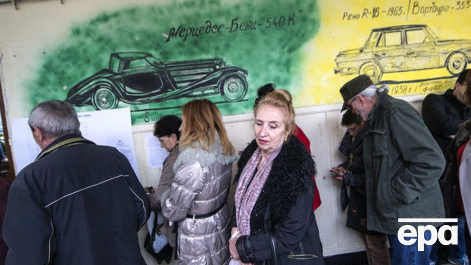 Очередь на избирательном участке в Болгарии