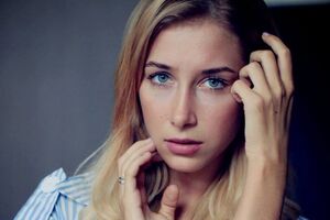 Ровинская: Особенный привет всем от Энея Ровинского. Привет он передает своей ножкой. Да-да, "Эней був парубок моторний"