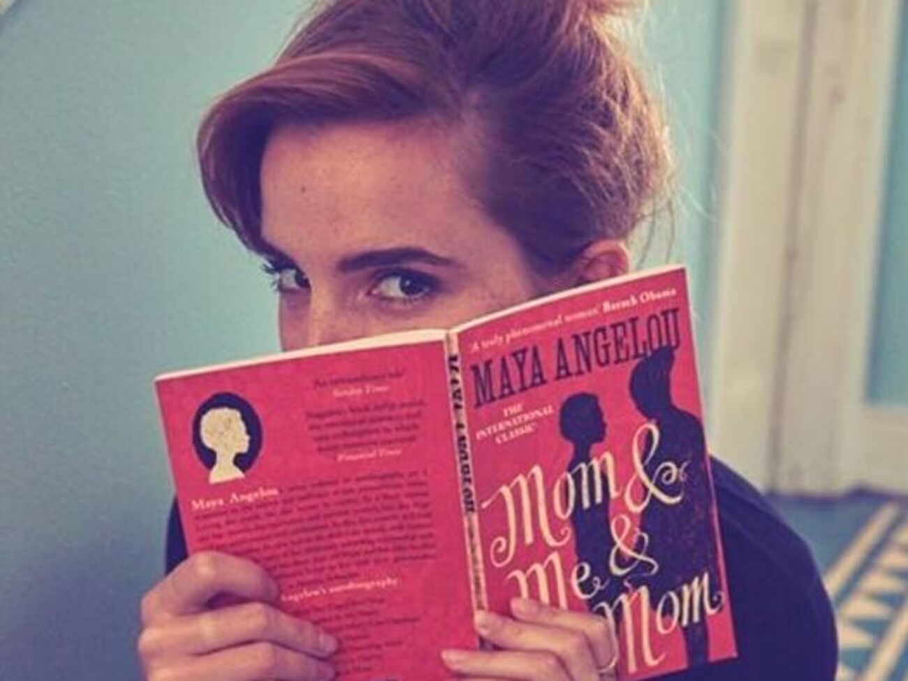 Уотсон является активисткой движения "Книги в метро"