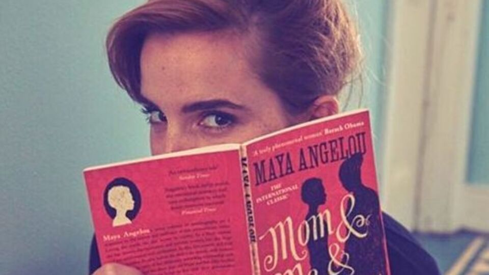 Уотсон является активисткой движения "Книги в метро"