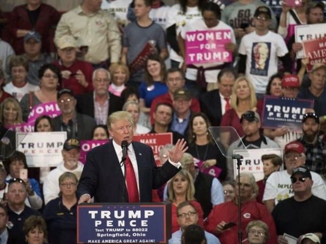 По словам Трампа, "Клинтон виновна", и американское общество знает об этом