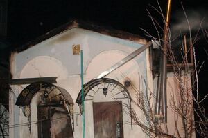 На месте пожара работали 28 сотрудников службы и 7 единиц техники