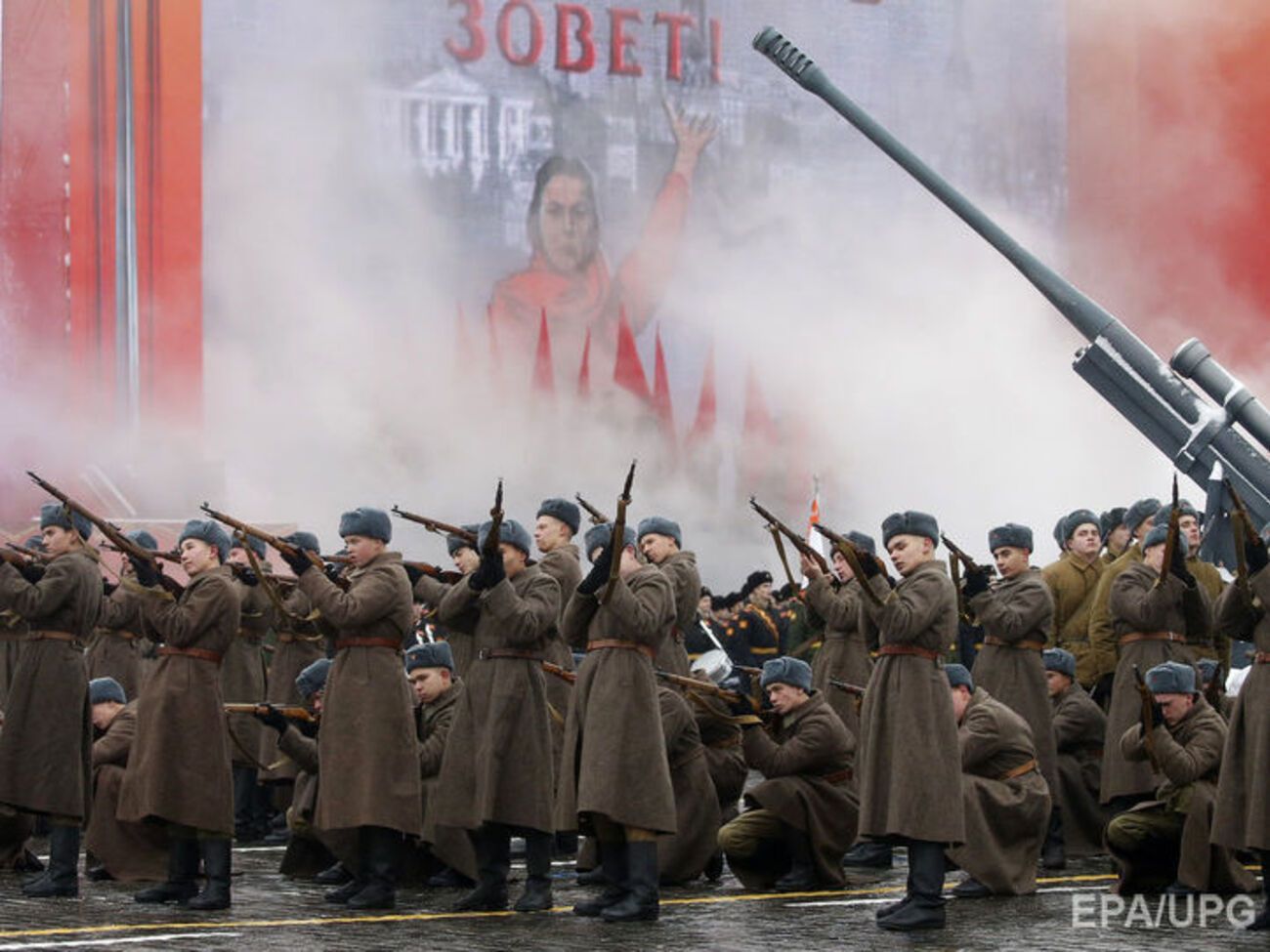 В Москве прошел марш в честь парада 1941 года. Фоторепортаж
