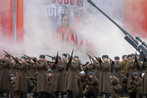 В Москве прошел марш в честь парада 1941 года. Фоторепортаж