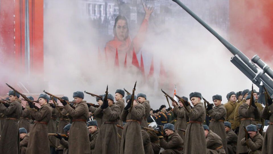 В Москве прошел марш в честь парада 1941 года. Фоторепортаж