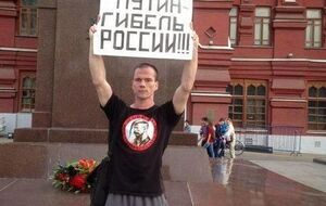 В 2015 году Дадина приговорили к двум с половиной годам лишения свободы