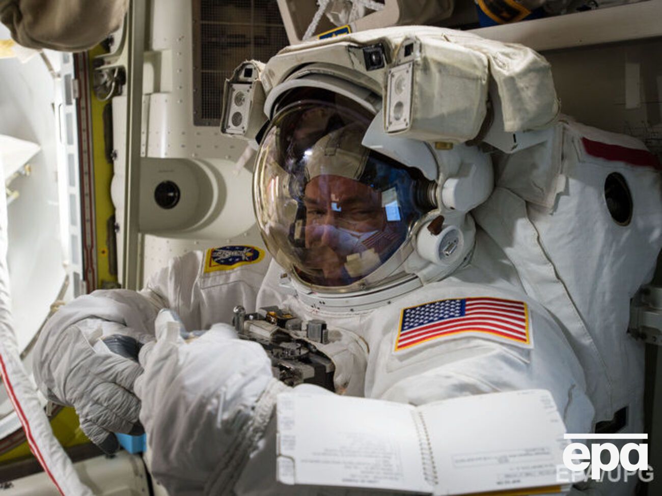 Американский астронавт проголосовал на выборах в США из космоса