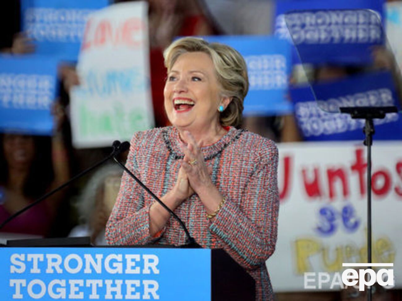Клинтон лидирует в президентской гонке по данным последних опросов