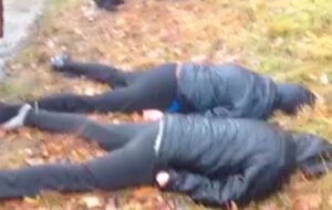 Полиция: Во время осмотра автомобиля задержанных правоохранители нашли пять помповых ружей и холодное оружие