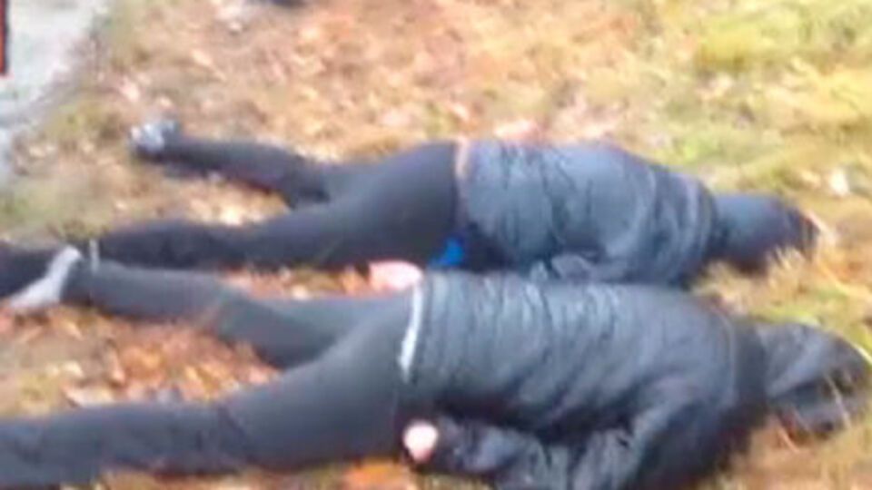 Полиция: Во время осмотра автомобиля задержанных правоохранители нашли пять помповых ружей и холодное оружие