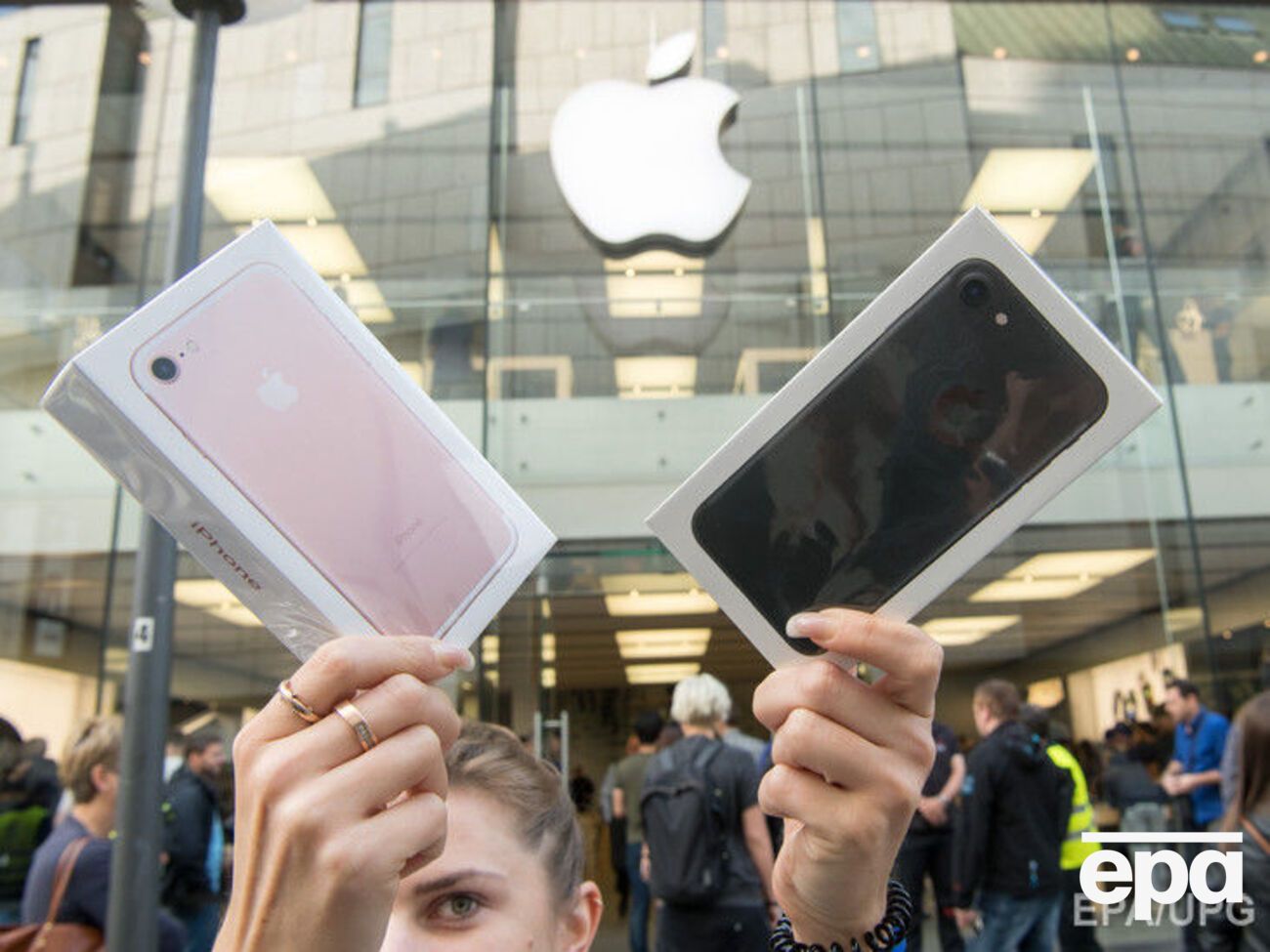 Источник издания утвердает, что может появиться еще одна модель Apple