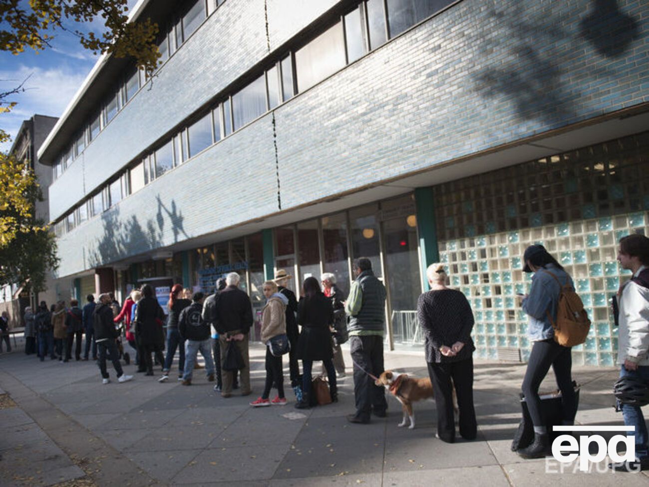 Очередь на избирательном участке в США