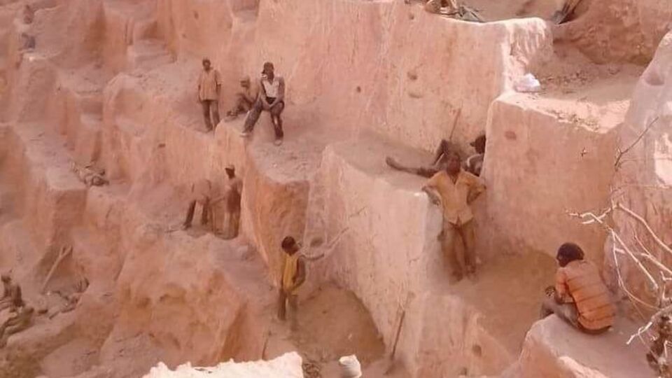 Неизвестные напали на лагерь золотокопателей