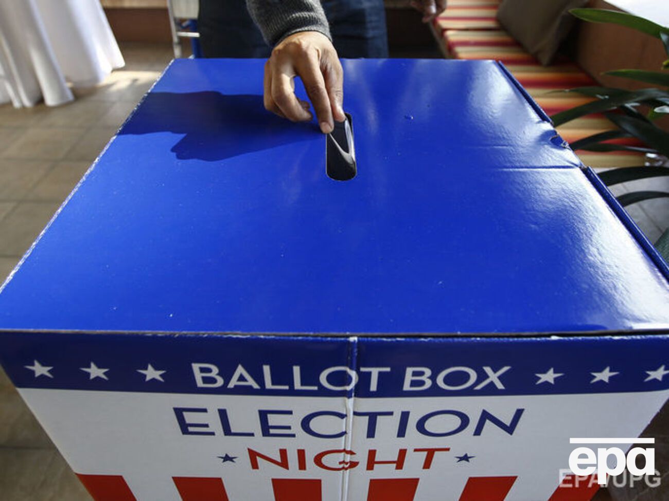 Трамп серьезно опережает Клинтон