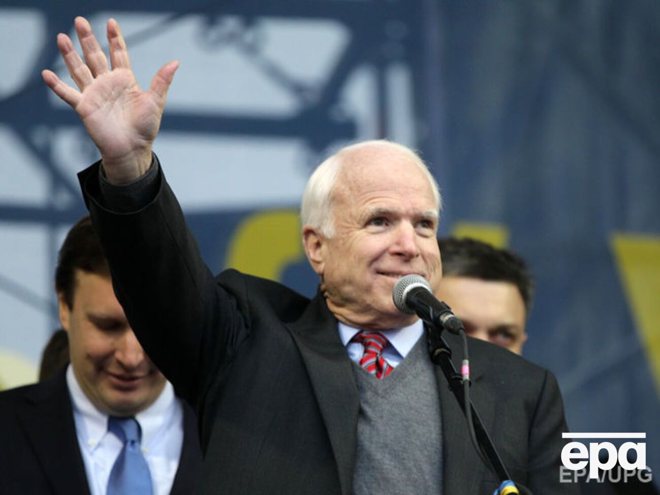 Маккейн выступал на Майдане во время Революции достоинства