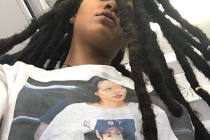 Рианна поделилась семейным снимком