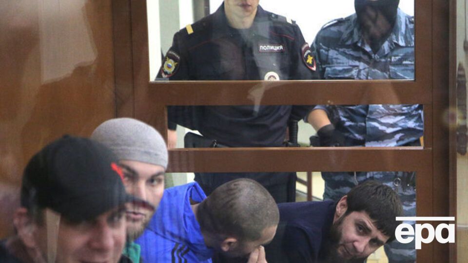 На скамье подсудимых находится пять человек