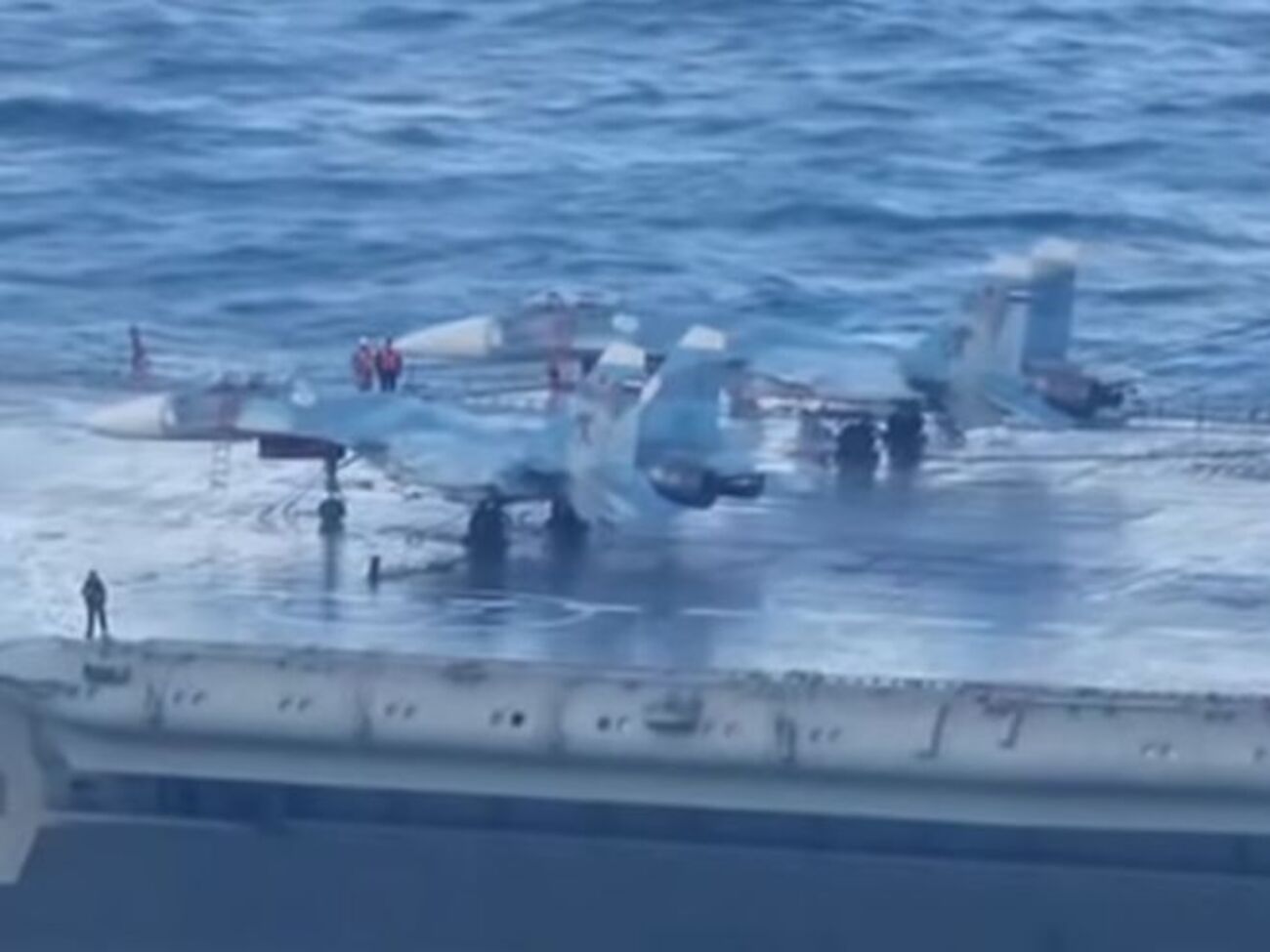 Авианосная ударная группа военно-морского флота России находится в Средиземном море