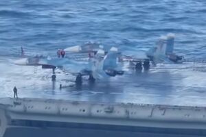 Авианосная ударная группа военно-морского флота России находится в Средиземном море