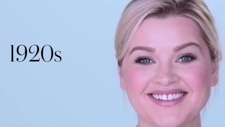 Ролик охватил историю нанесения румян с 1920-х годов