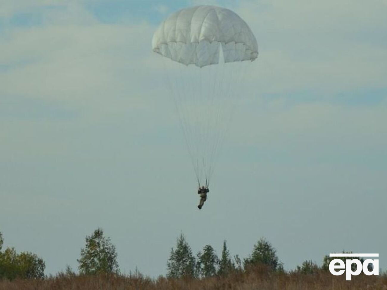 Всего Минобороны закупило у "Укравпостач" 35 незаконно списанных парашютов